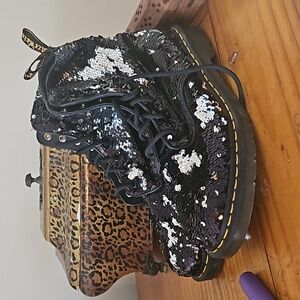 SEQUIN DR. MARTEN
